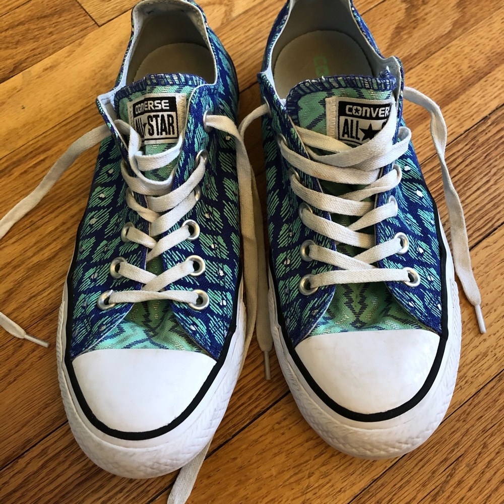 Women’s converse all-star tennis shoes size 8